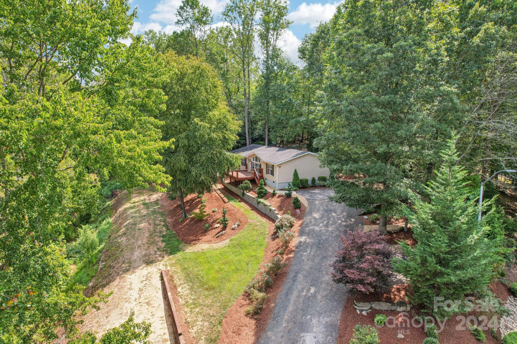 18 Spencer Rd Candler, NC 28715