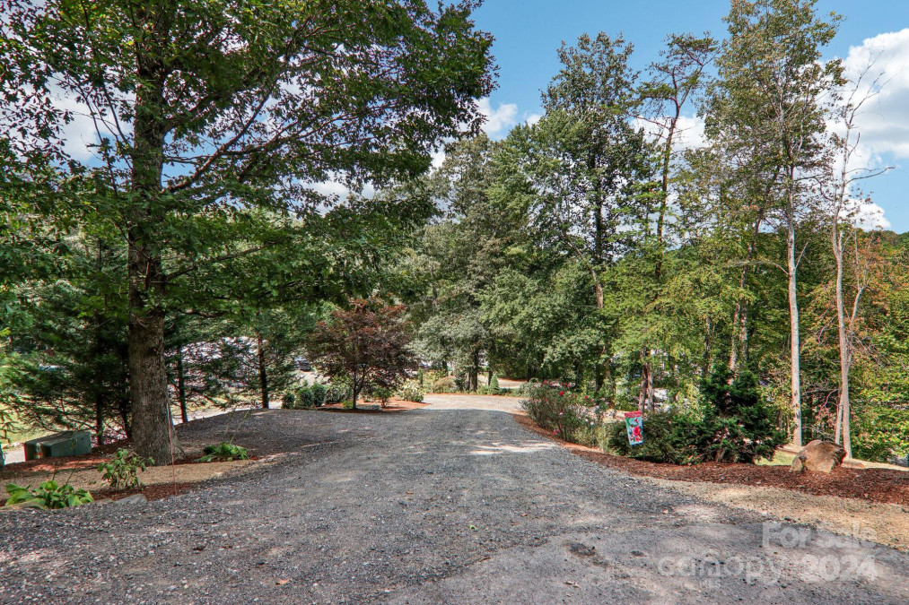 18 Spencer Rd Candler, NC 28715