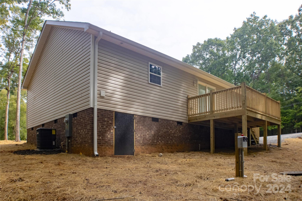 305 Skyland Ct Mount Gilead, NC 27306