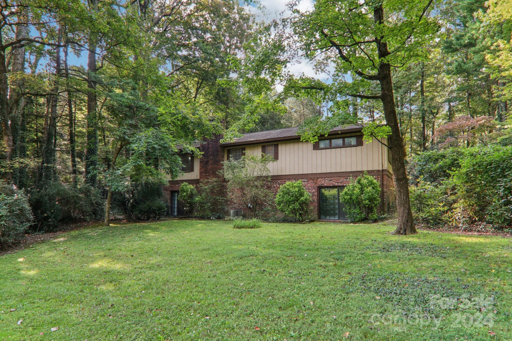 120 Nob Hill Rd Hendersonville, NC 28791