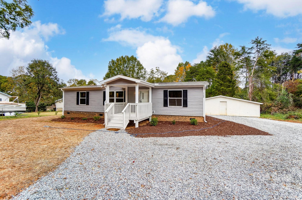 7768 Marlette Ln Sherrills Ford, NC 28673