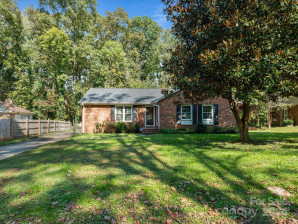 6221 Cross Creek Ln Charlotte, NC 28212