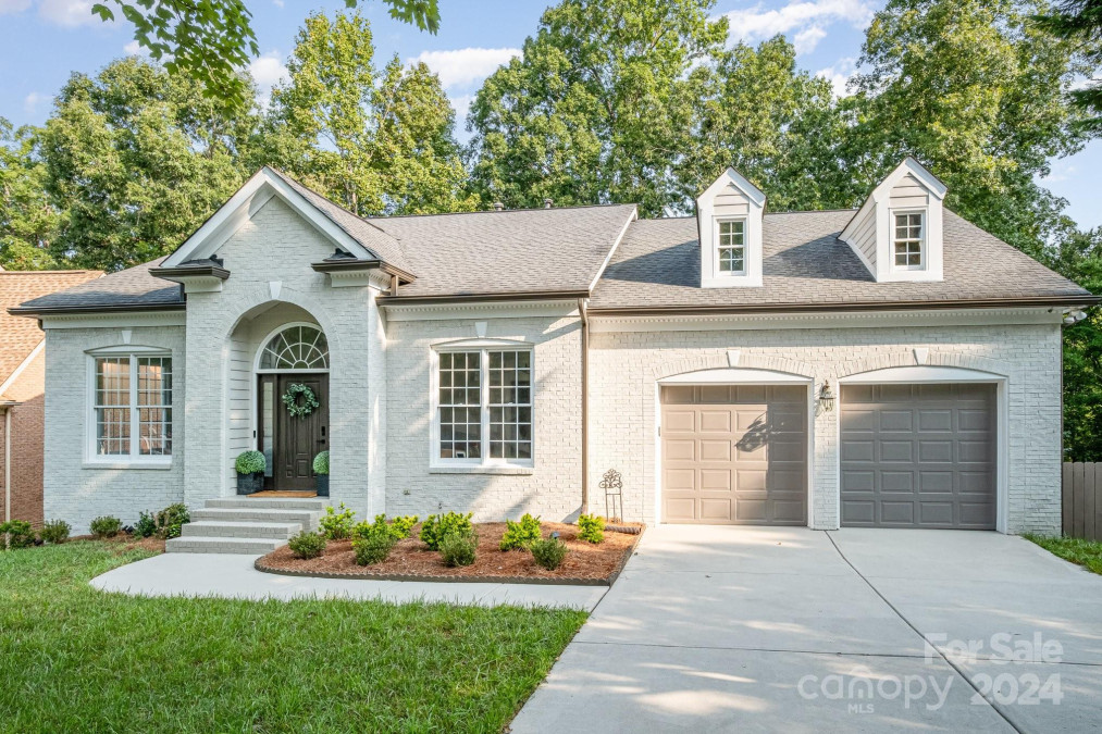 4012 Cambridge Hill Ln Charlotte, NC 28270