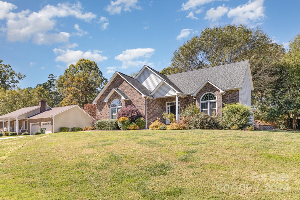 545 Deerfield Dr Mount Holly, NC 28120