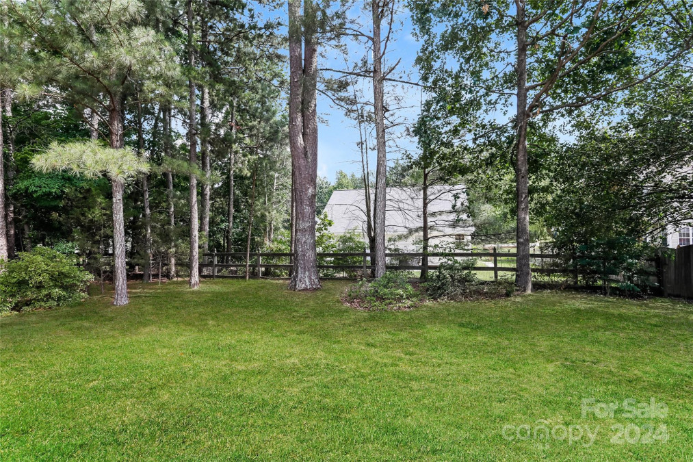 4017 Maple Shore Dr Matthews, NC 28104