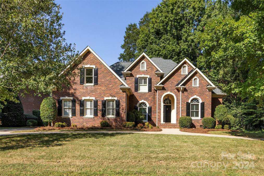 318 Summermore Dr Charlotte, NC 28270