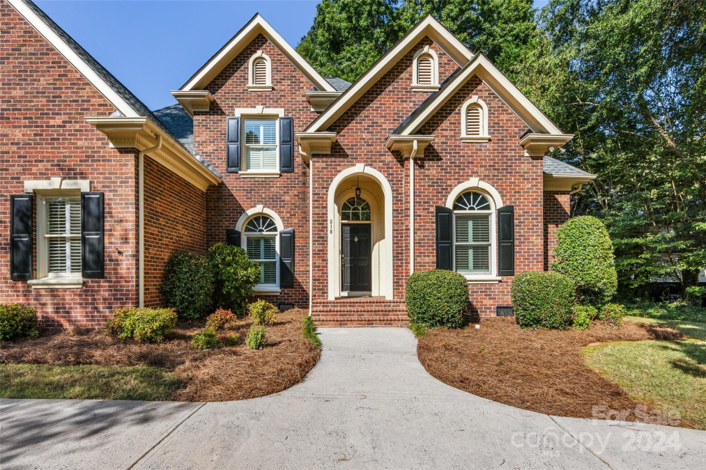 318 Summermore Dr Charlotte, NC 28270