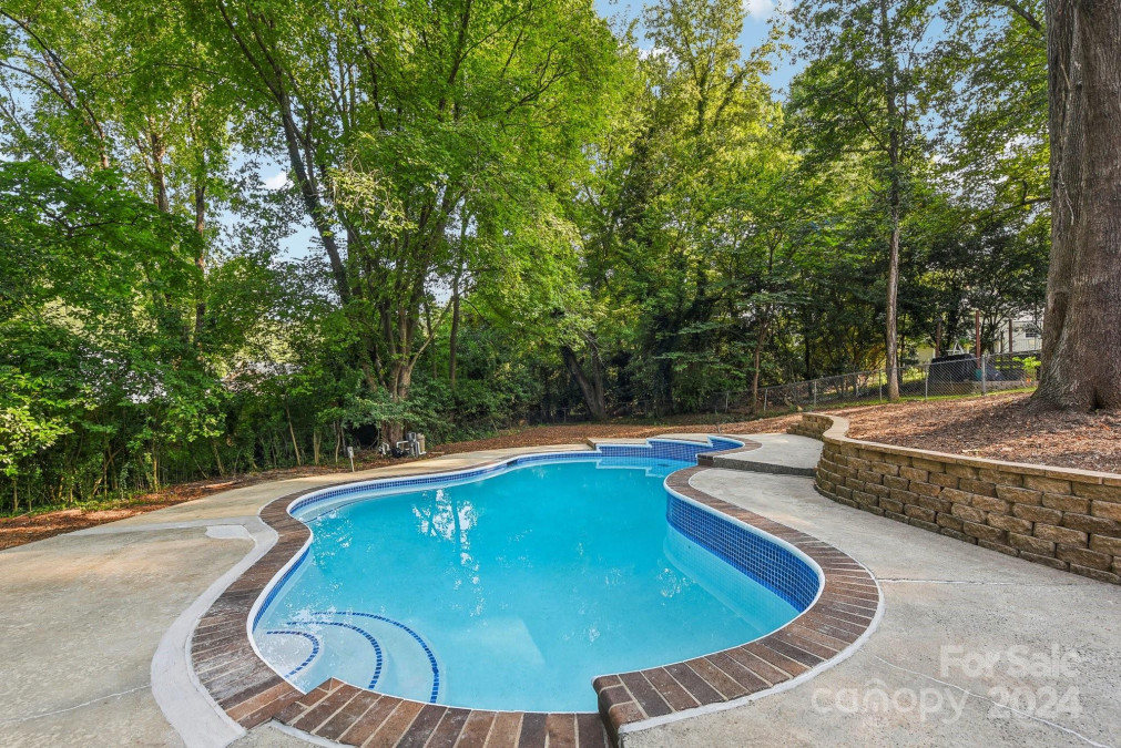 4800 Beechknoll Ct Charlotte, NC 28212