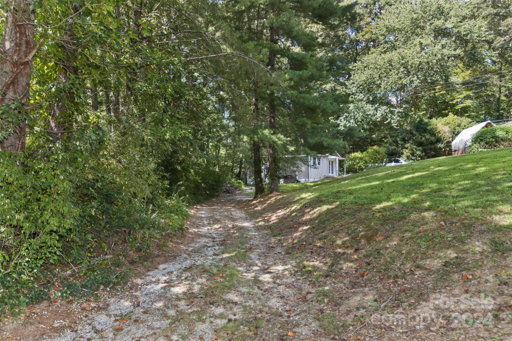 79 Prairie Ln Hendersonville, NC 28792