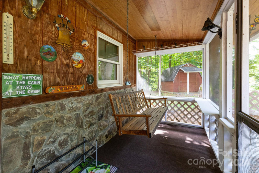 26 Stable Rd Bryson City, NC 28713