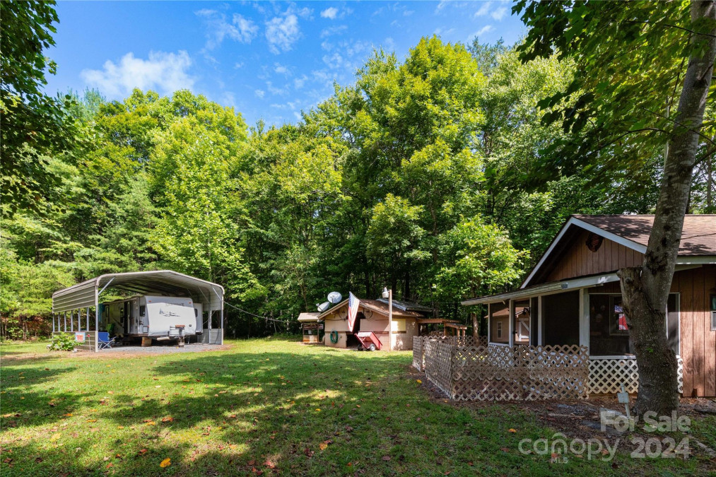 26 Stable Rd Bryson City, NC 28713