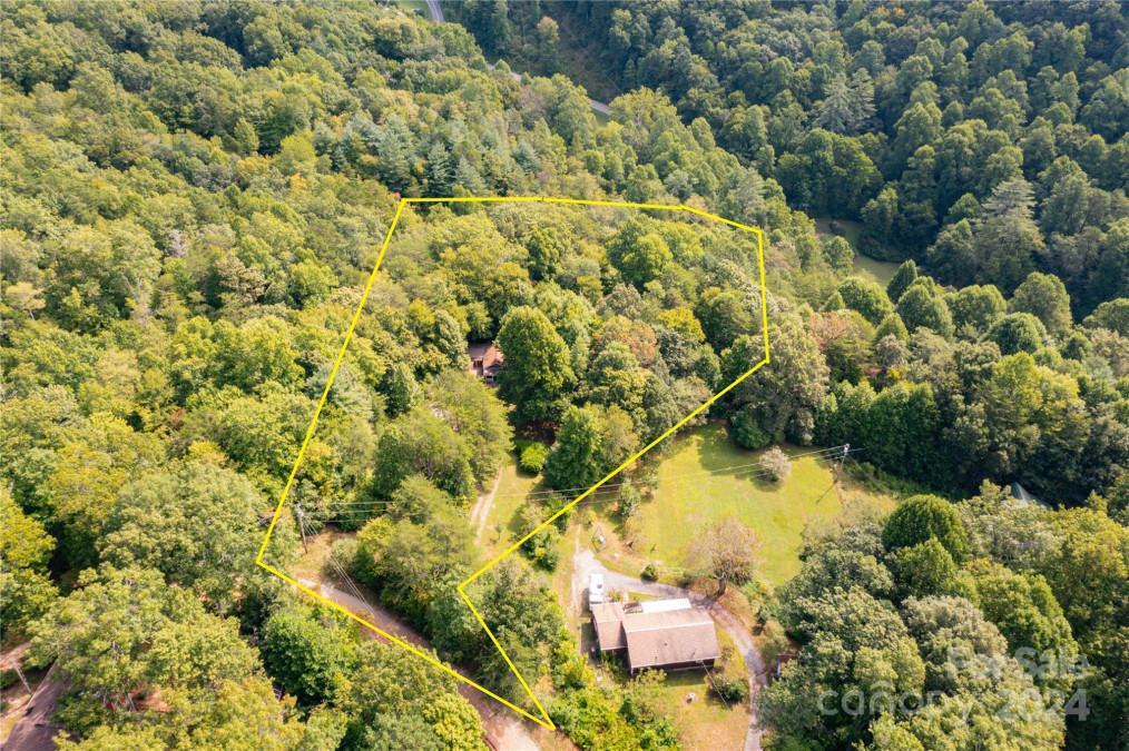 26 Stable Rd Bryson City, NC 28713