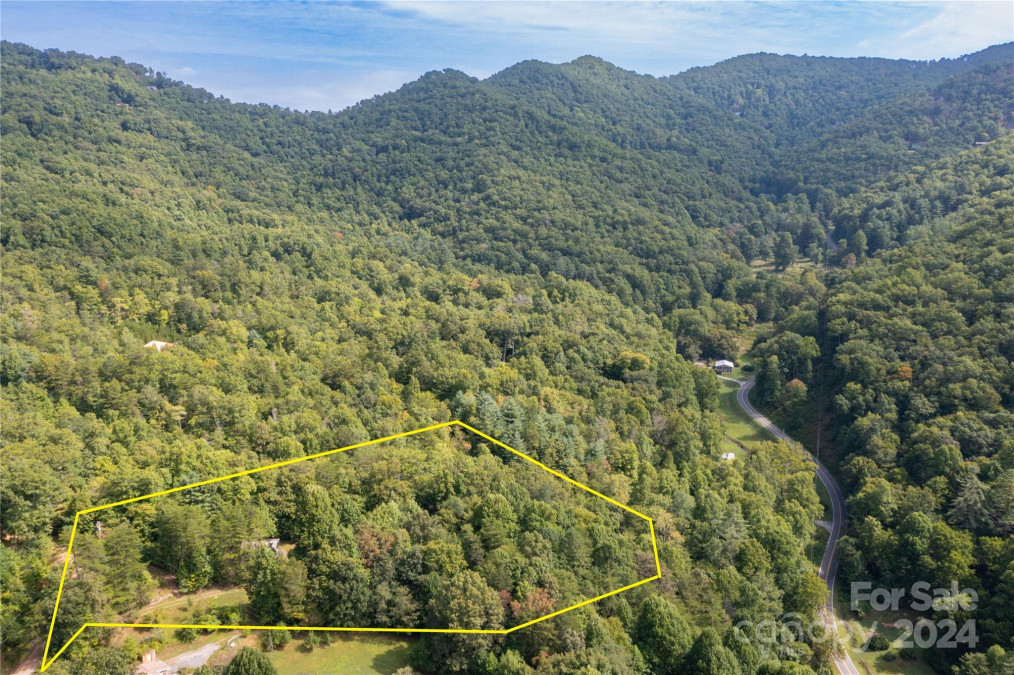 26 Stable Rd Bryson City, NC 28713