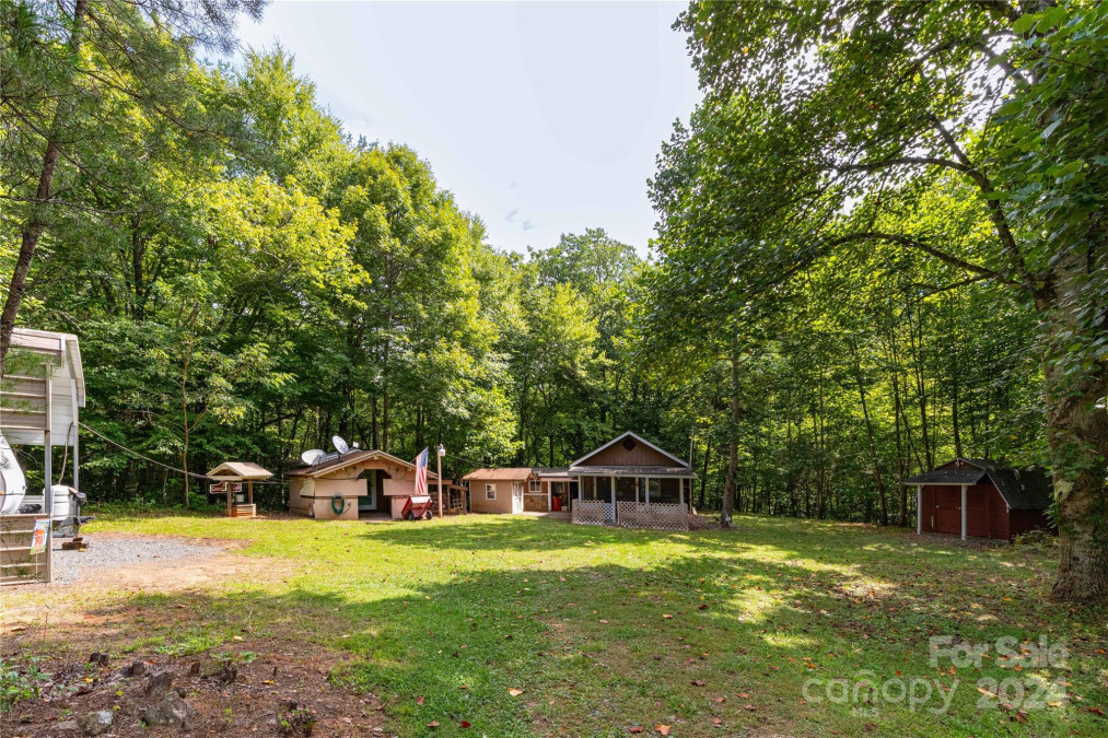 26 Stable Rd Bryson City, NC 28713