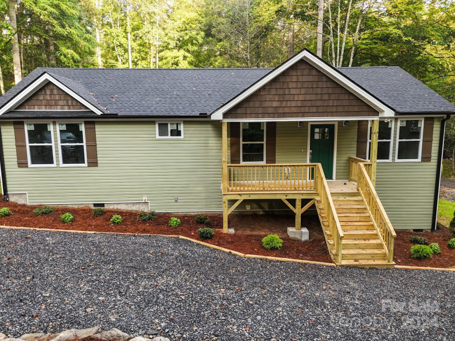 102 Reuben Branch Rd Maggie Valley, NC 28751