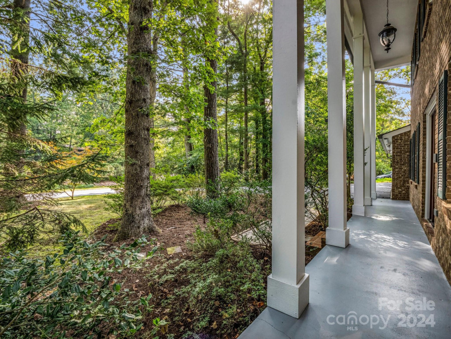 21 Peachtree Ln Hendersonville, NC 28791