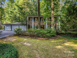 21 Peachtree Ln Hendersonville, NC 28791