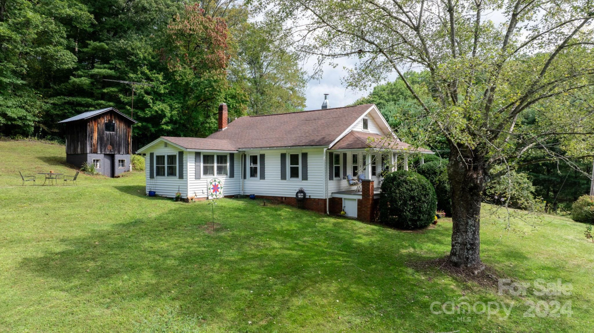 14 Davenport Rd Spruce Pine, NC 28777