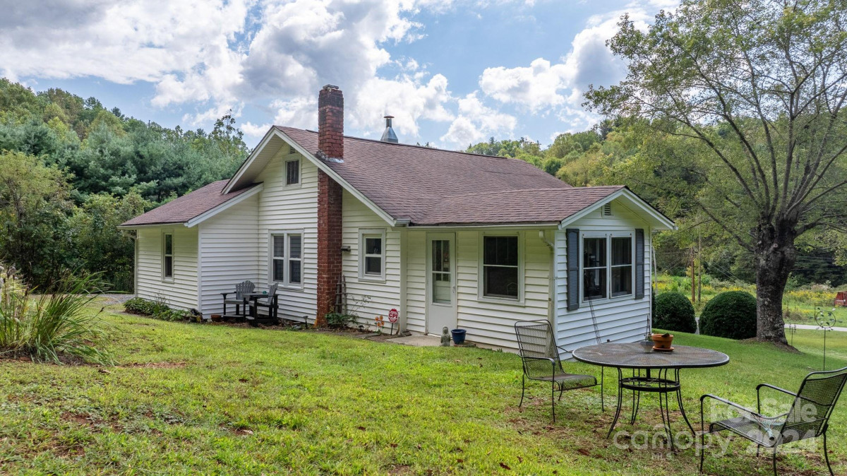 14 Davenport Rd Spruce Pine, NC 28777