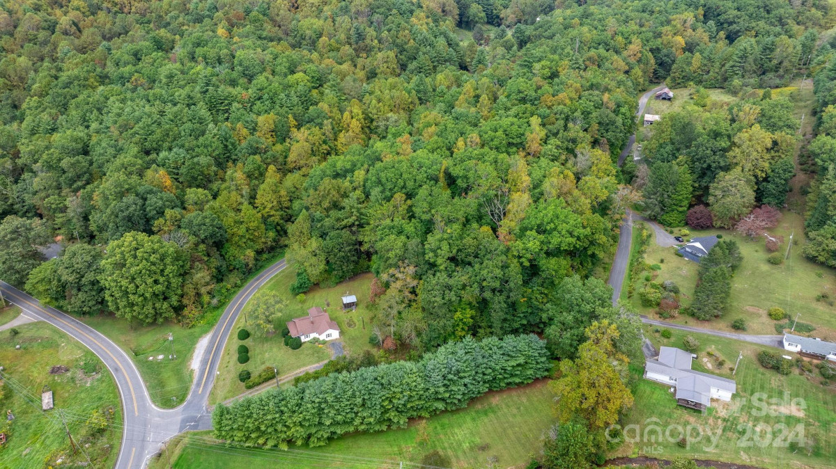 14 Davenport Rd Spruce Pine, NC 28777