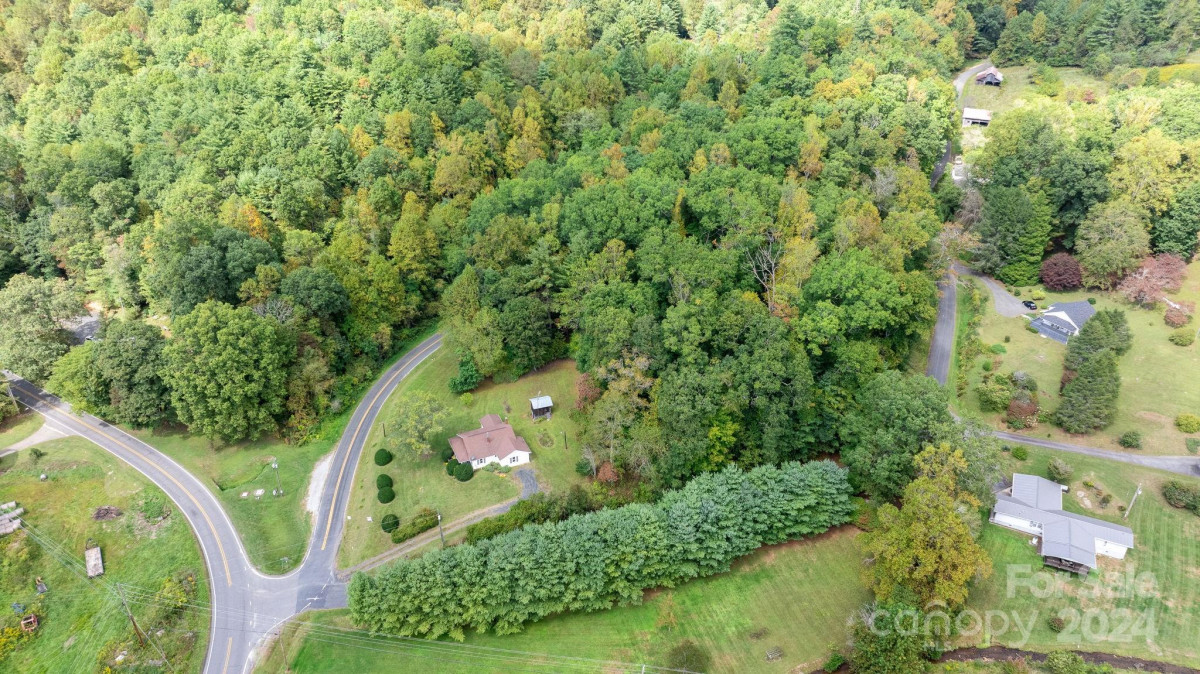 14 Davenport Rd Spruce Pine, NC 28777