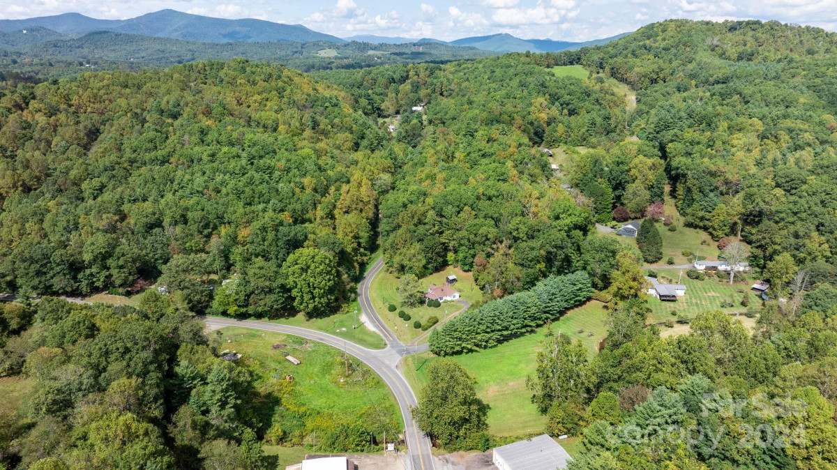 14 Davenport Rd Spruce Pine, NC 28777