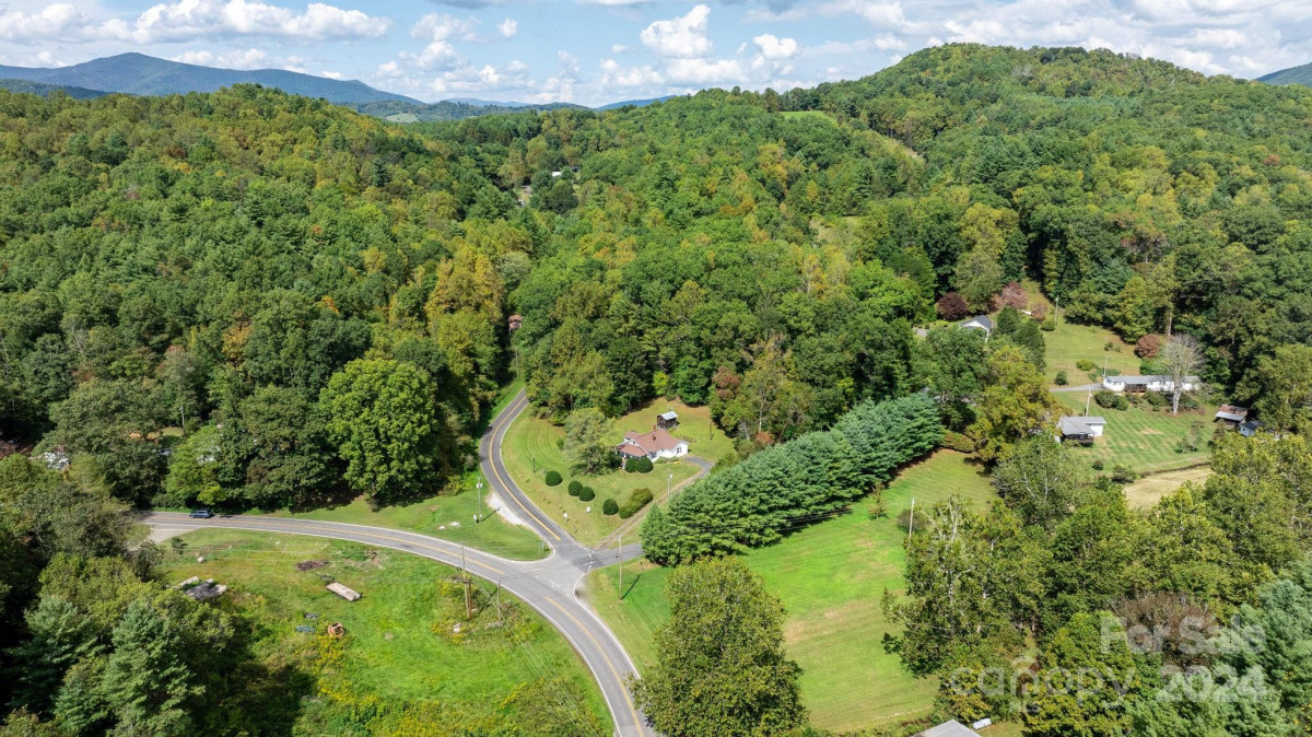 14 Davenport Rd Spruce Pine, NC 28777