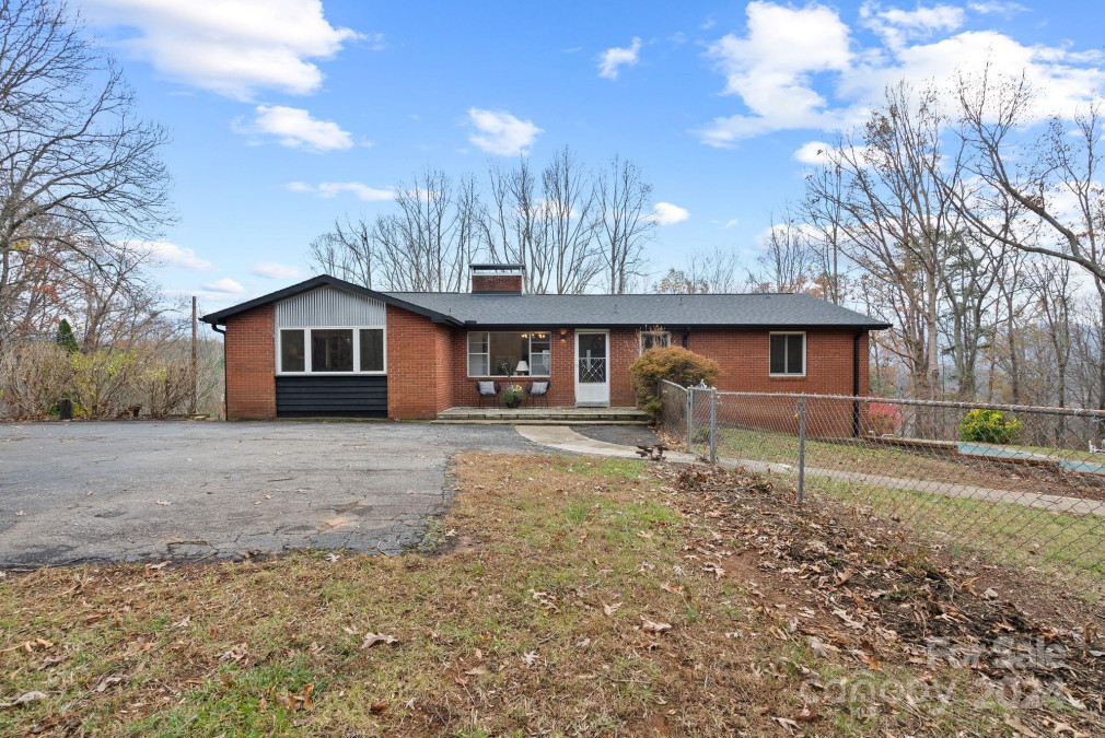 40 Mintz Ln Swannanoa, NC 28778