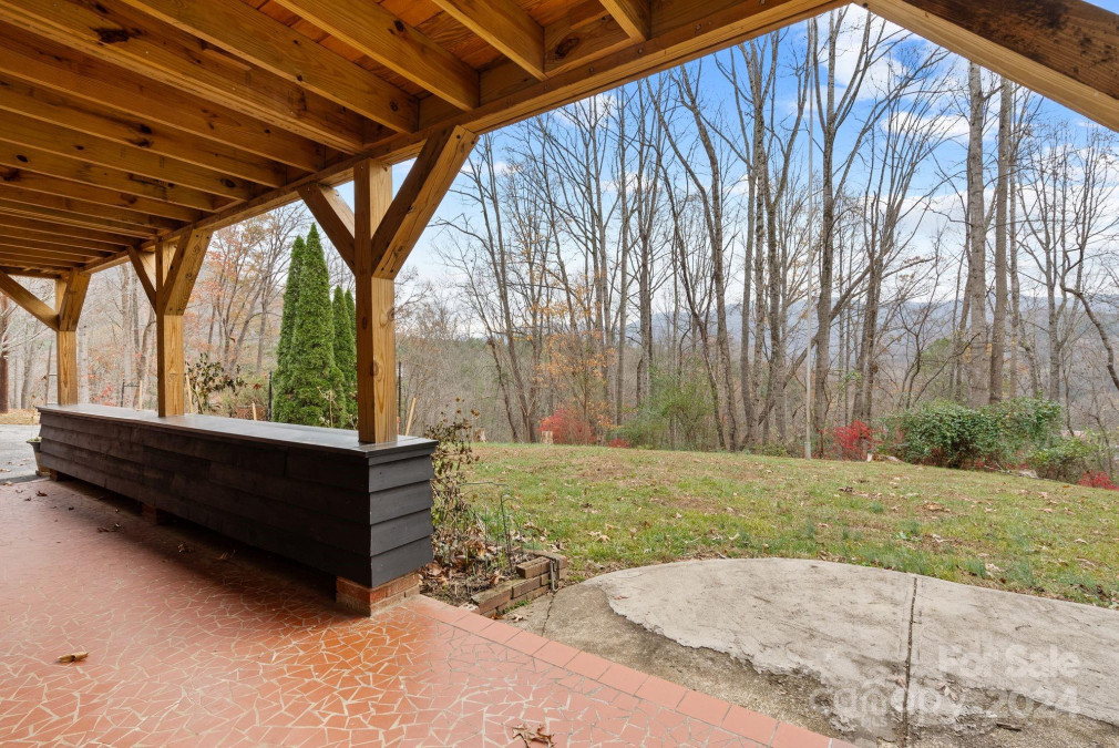 40 Mintz Ln Swannanoa, NC 28778