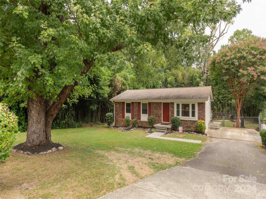 423 Oklahoma Ave Hendersonville, NC 28739