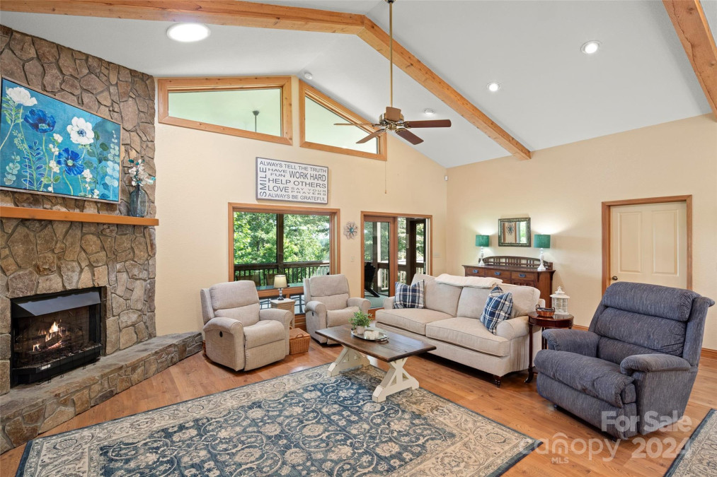 190 Tanglewood Trl Lake Lure, NC 28746