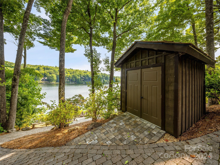 86 Lake Cardinal Cove Cv Lake Toxaway, NC 28747