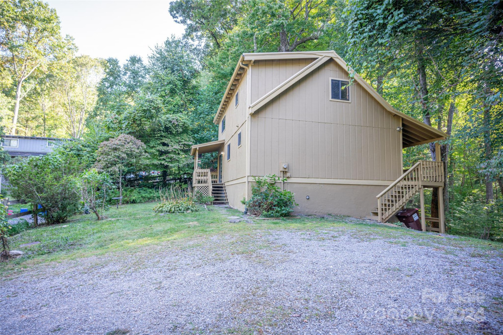 85 Susan Dr Maggie Valley, NC 28751