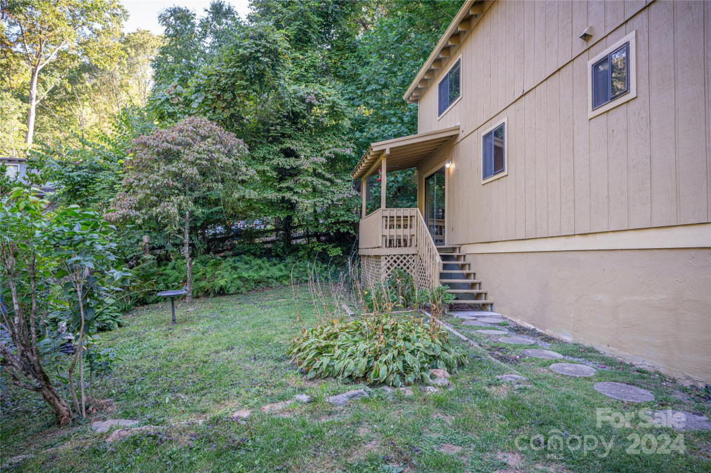 85 Susan Dr Maggie Valley, NC 28751