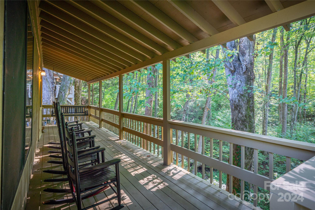 85 Susan Dr Maggie Valley, NC 28751