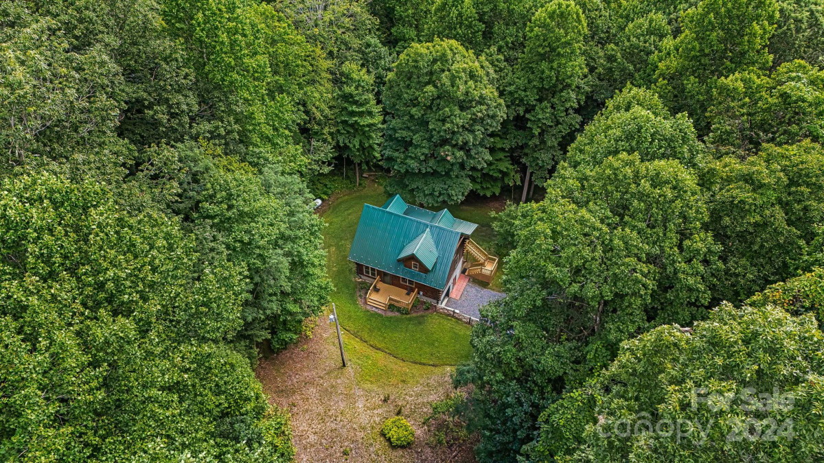 1198 Roaring Fork Rd Burnsville, NC 28714