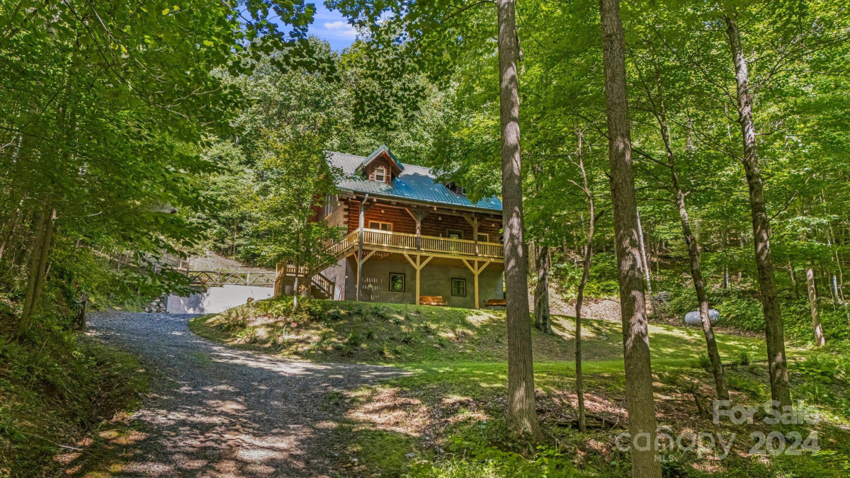 1198 Roaring Fork Rd Burnsville, NC 28714