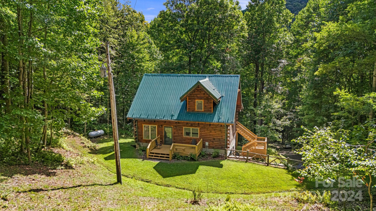 1198 Roaring Fork Rd Burnsville, NC 28714