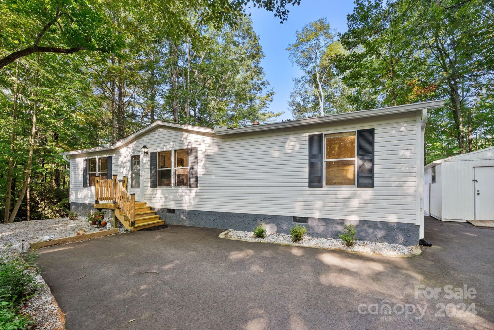 76 Gray Fox Rd Rosman, NC 28772