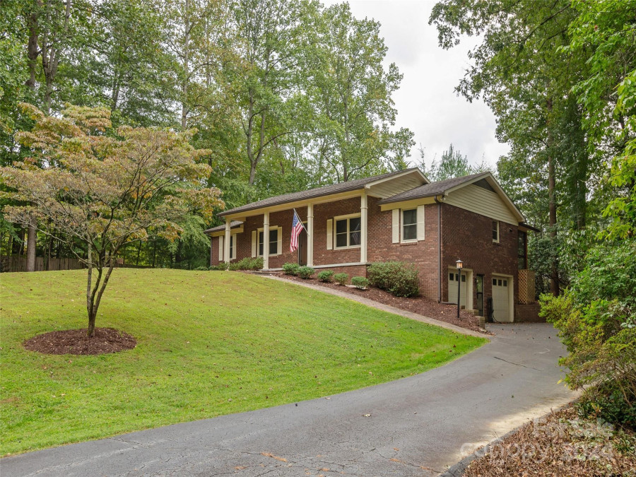 204 Ginseng Ln Hendersonville, NC 28791