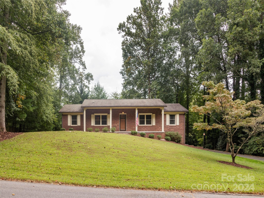 204 Ginseng Ln Hendersonville, NC 28791