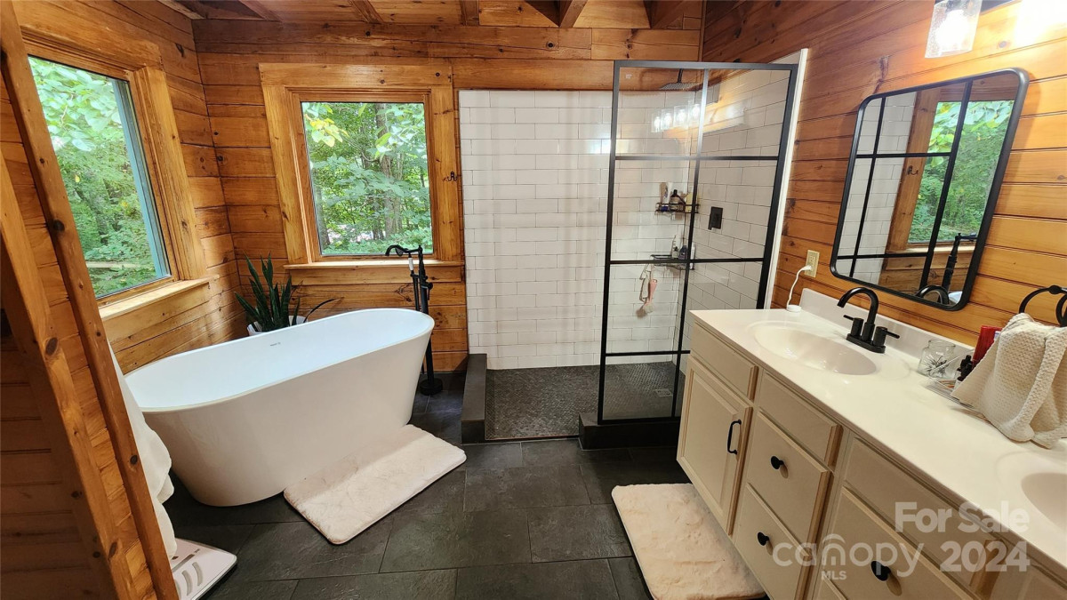 306 Henry Dingus Way Maggie Valley, NC 28751