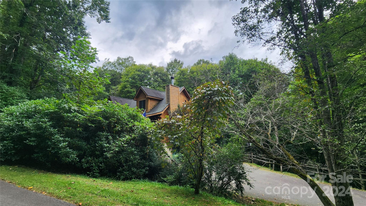 306 Henry Dingus Way Maggie Valley, NC 28751