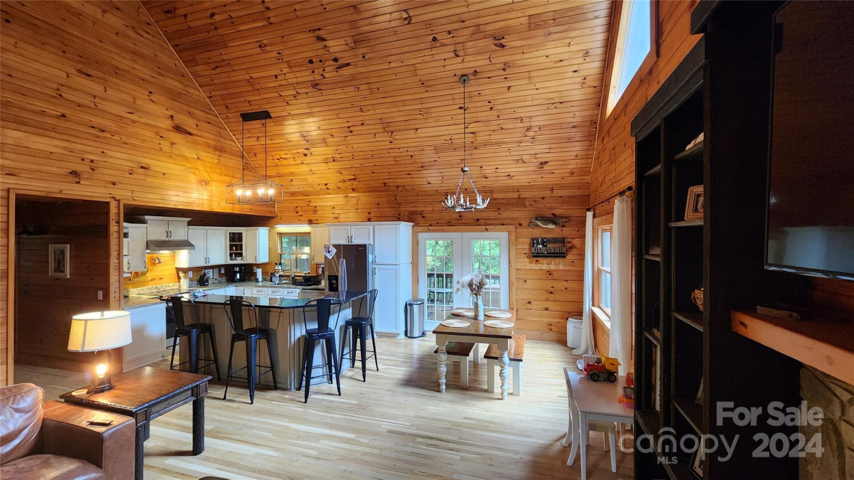 306 Henry Dingus Way Maggie Valley, NC 28751