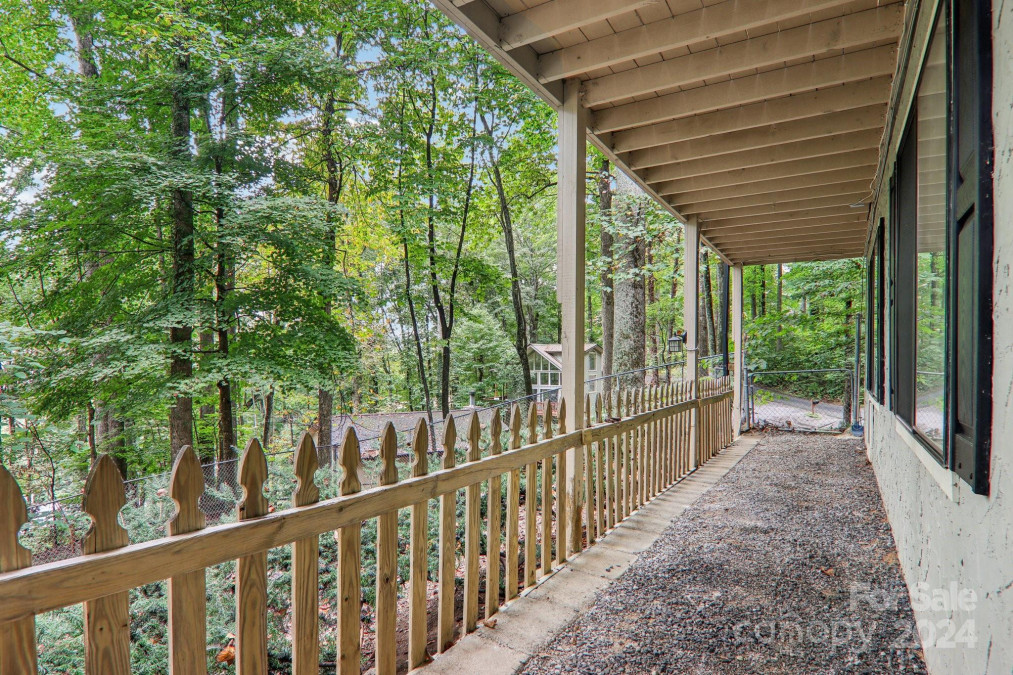 105 Shirley Dr Maggie Valley, NC 28751