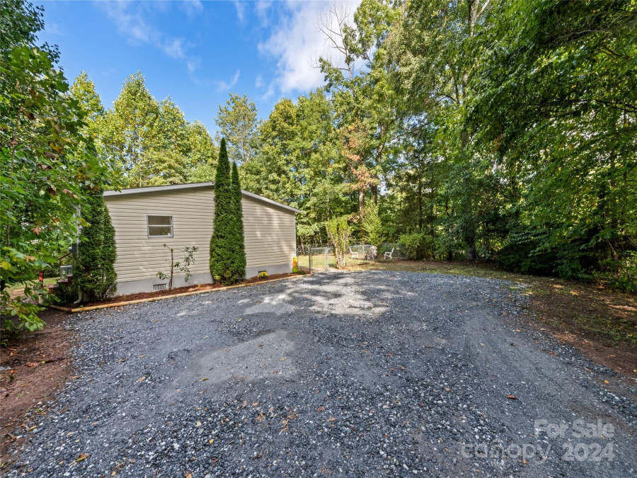 222 Puffy Ln Sylva, NC 28779