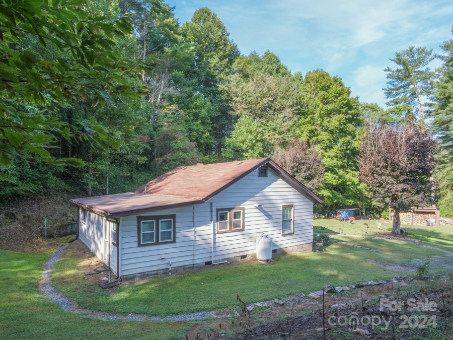 300 Naomi Dr Pisgah Forest, NC 28768