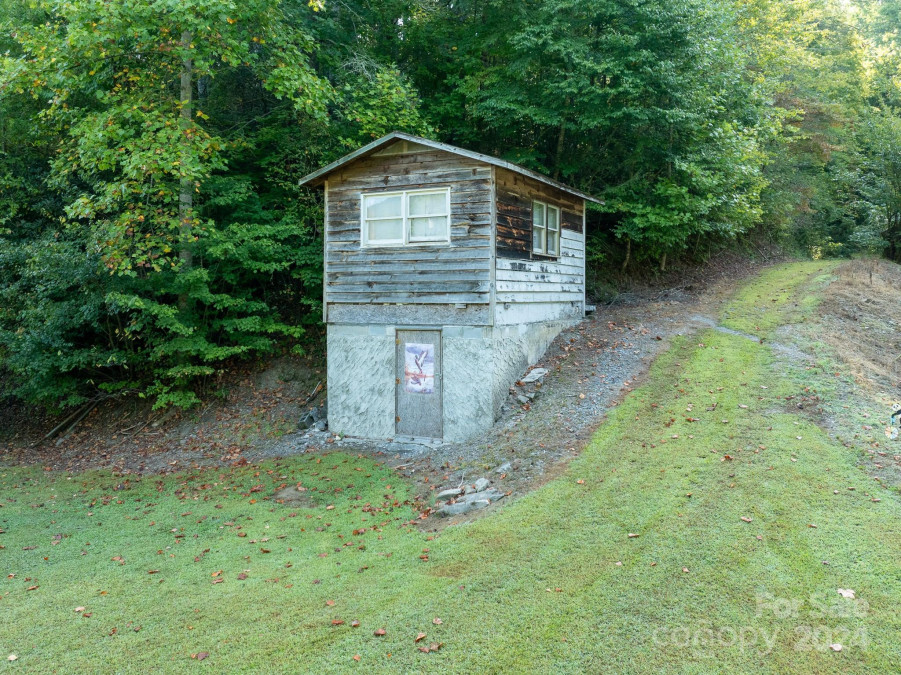 300 Naomi Dr Pisgah Forest, NC 28768