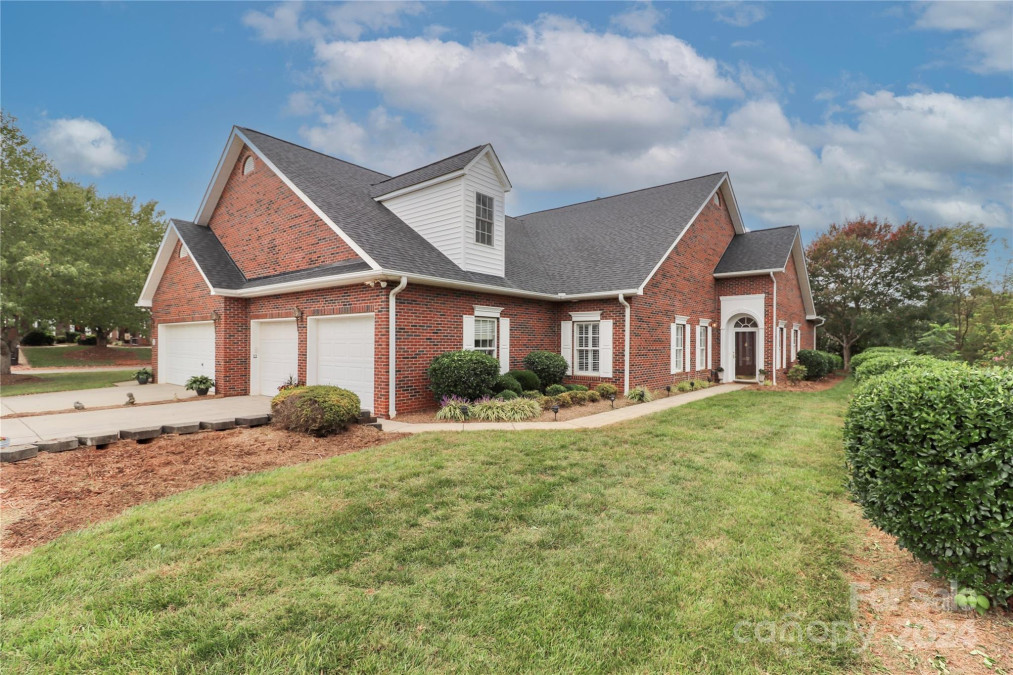 1372 Royalty Cir Statesville, NC 28625