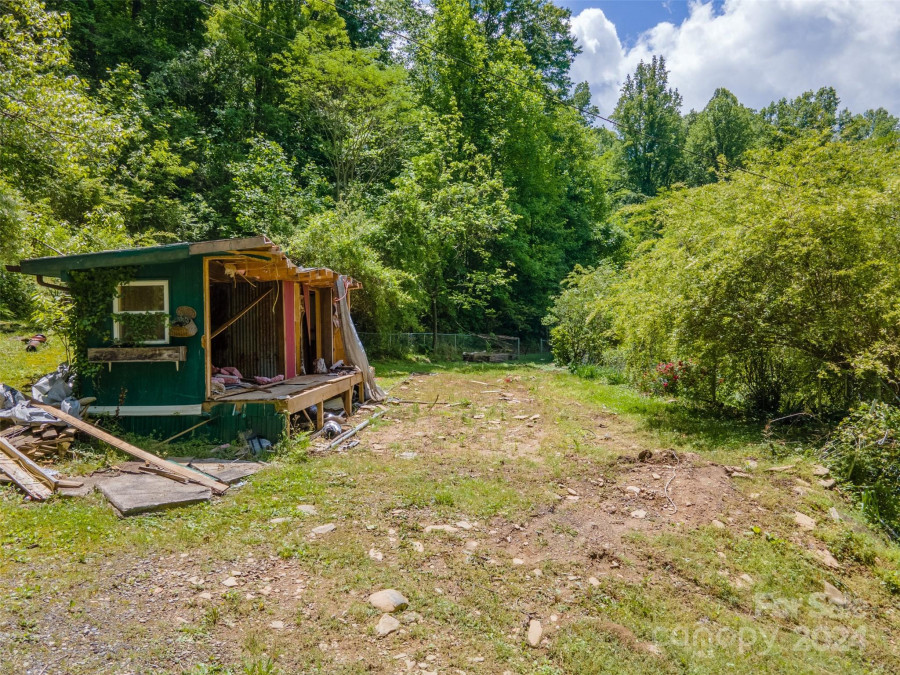 338 New Rd Robbinsville, NC 28771